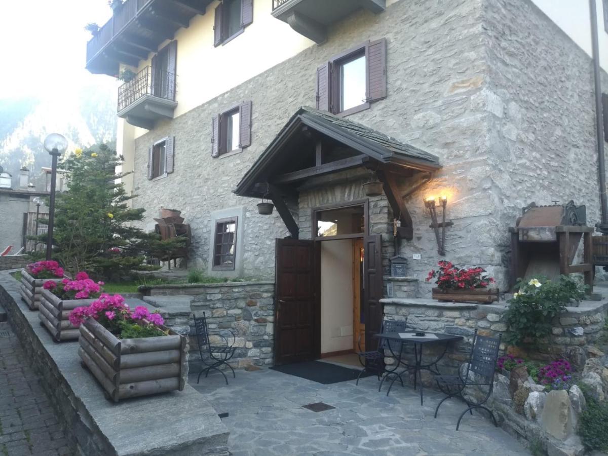 Hotel Ottoz Meublé Courmayeur Kültér fotó