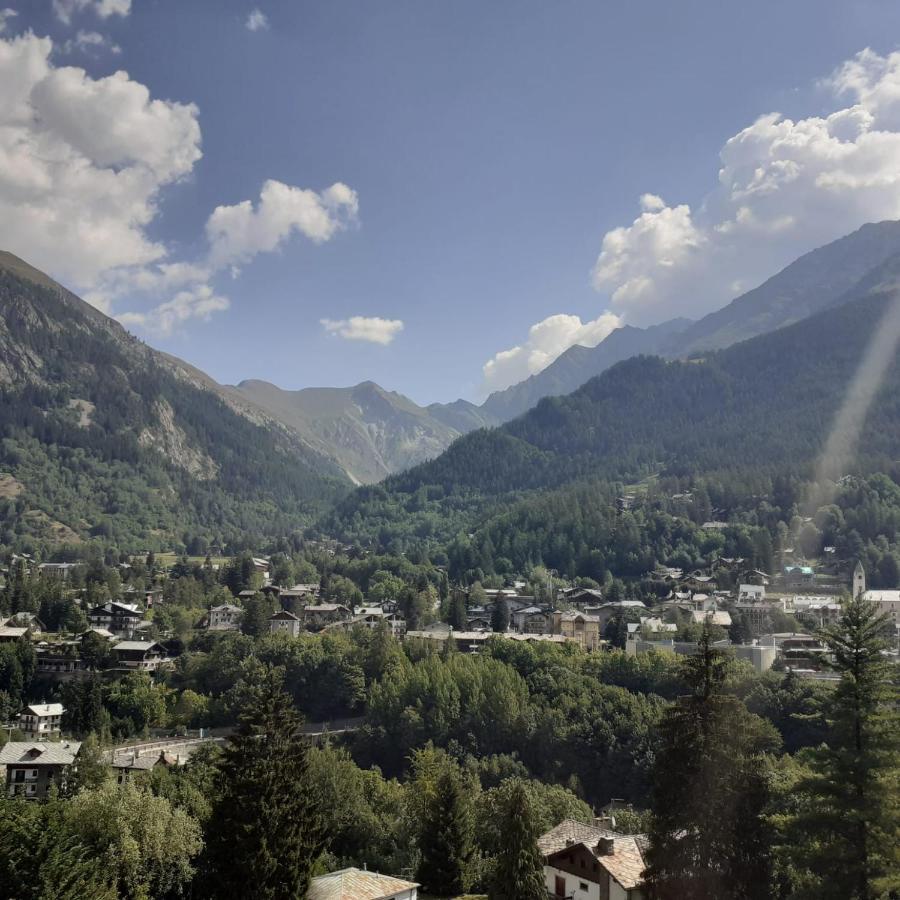 Hotel Ottoz Meublé Courmayeur Kültér fotó