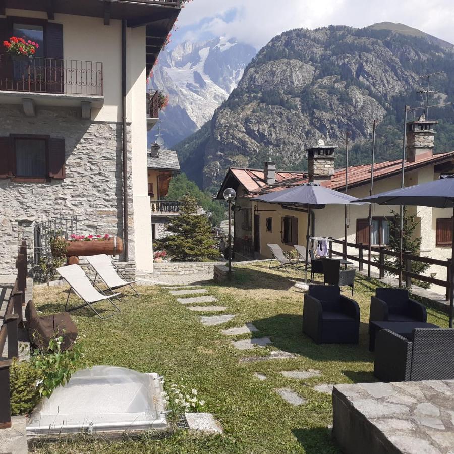 Hotel Ottoz Meublé Courmayeur Kültér fotó