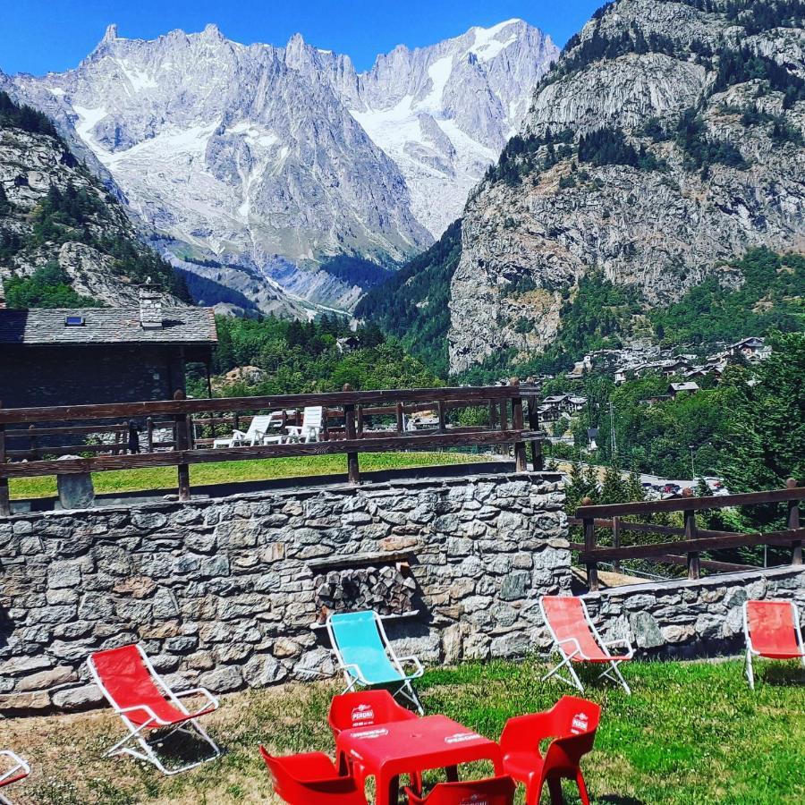 Hotel Ottoz Meublé Courmayeur Kültér fotó