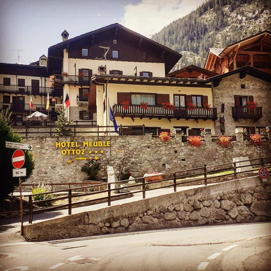 Hotel Ottoz Meublé Courmayeur Kültér fotó
