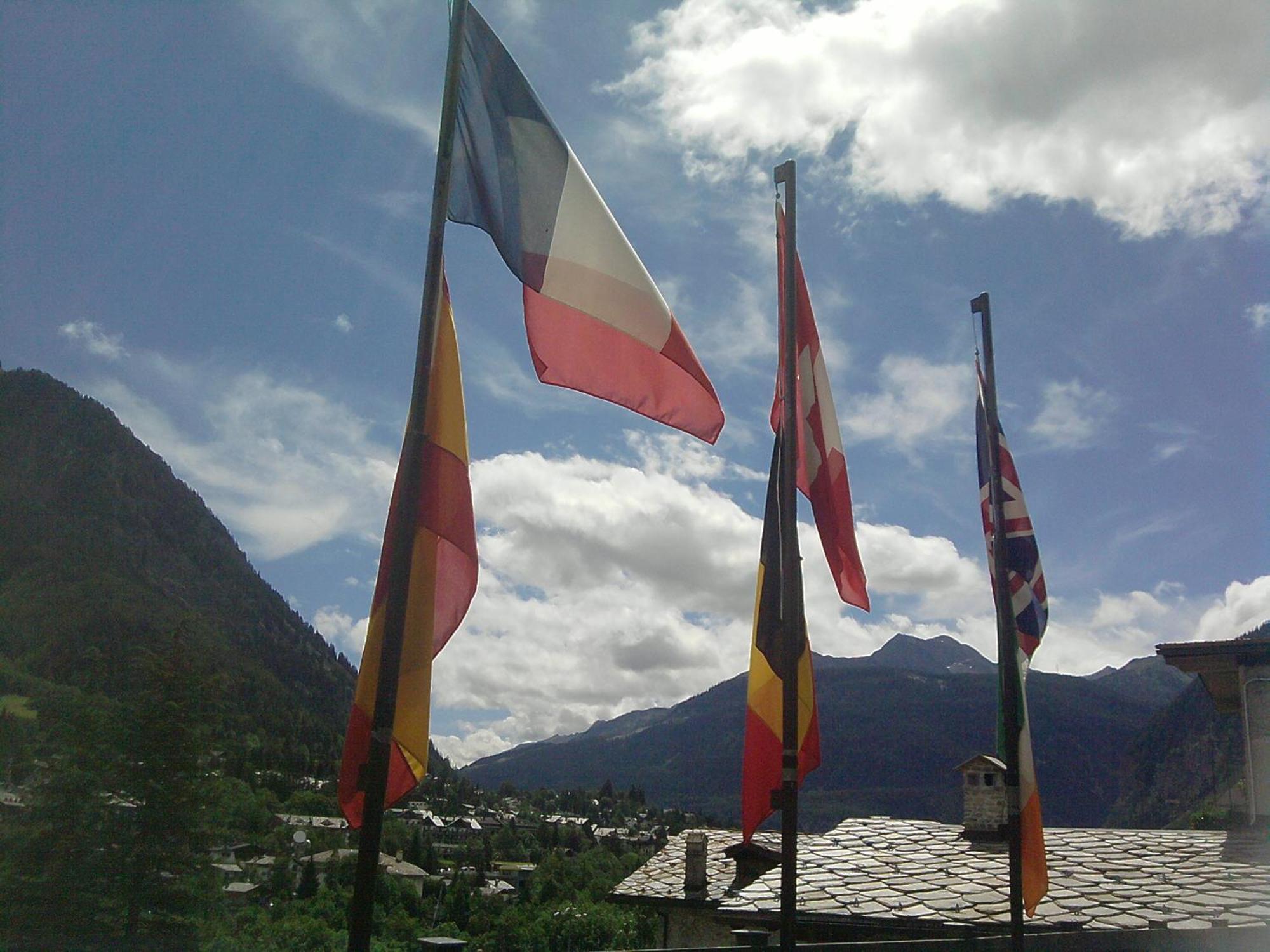 Hotel Ottoz Meublé Courmayeur Kültér fotó