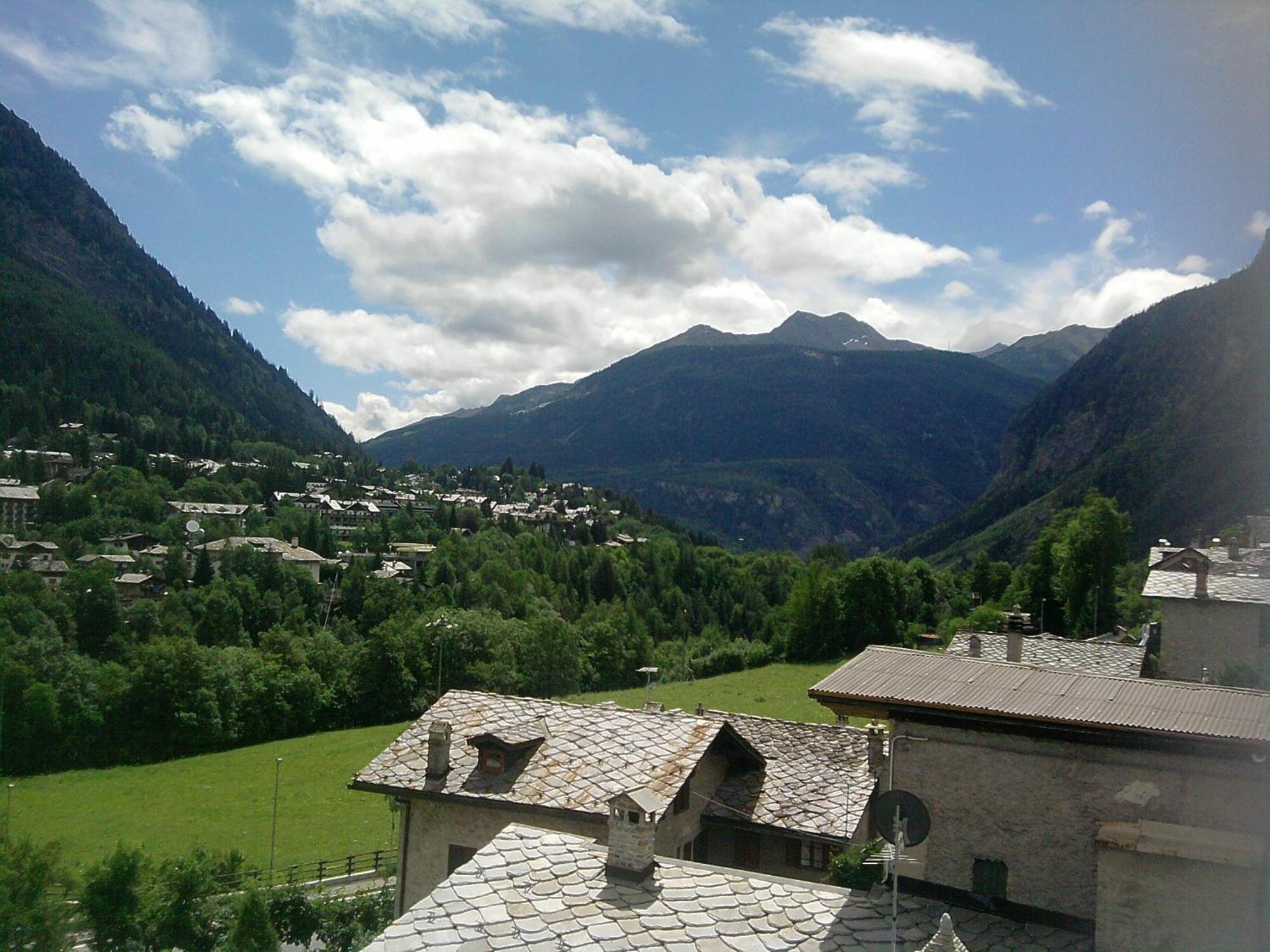 Hotel Ottoz Meublé Courmayeur Kültér fotó