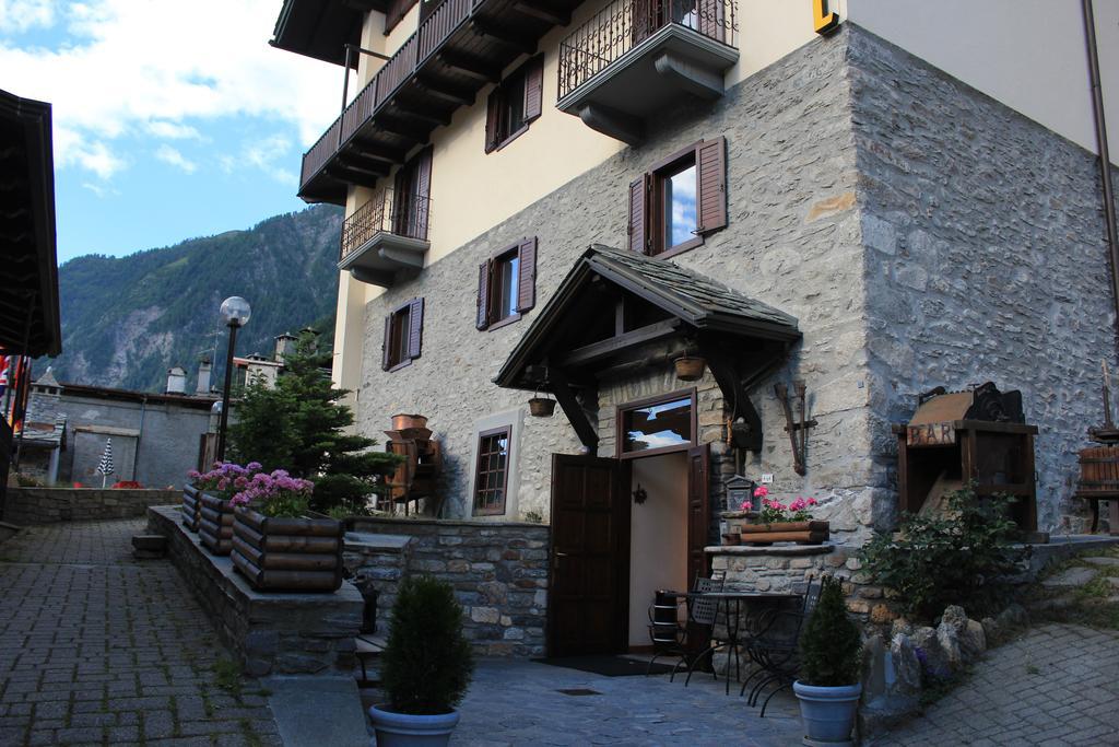 Hotel Ottoz Meublé Courmayeur Kültér fotó