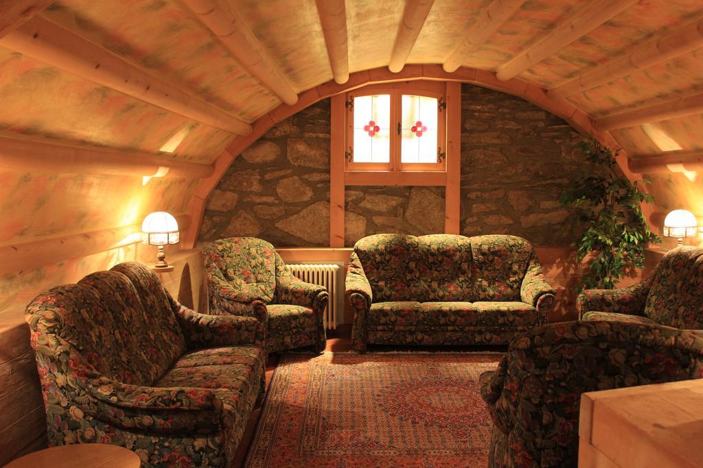 Hotel Ottoz Meublé Courmayeur Kültér fotó