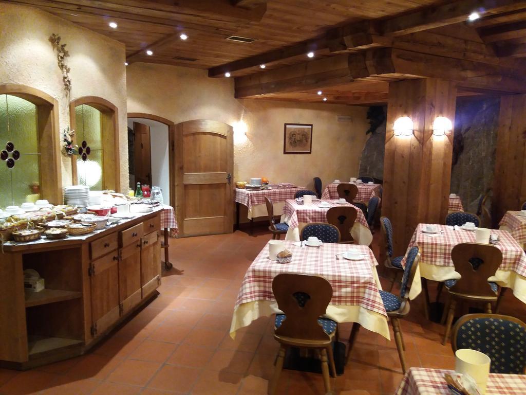 Hotel Ottoz Meublé Courmayeur Kültér fotó