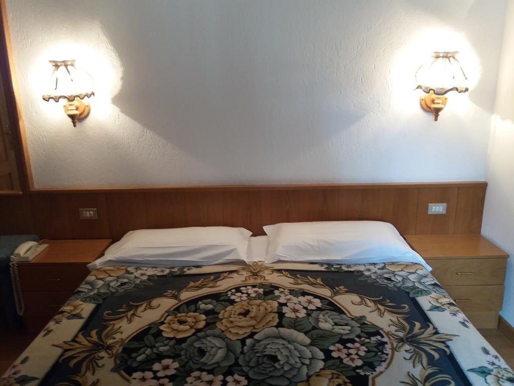 Hotel Ottoz Meublé Courmayeur Kültér fotó