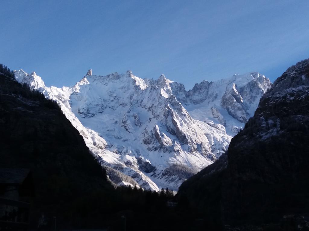 Hotel Ottoz Meublé Courmayeur Kültér fotó