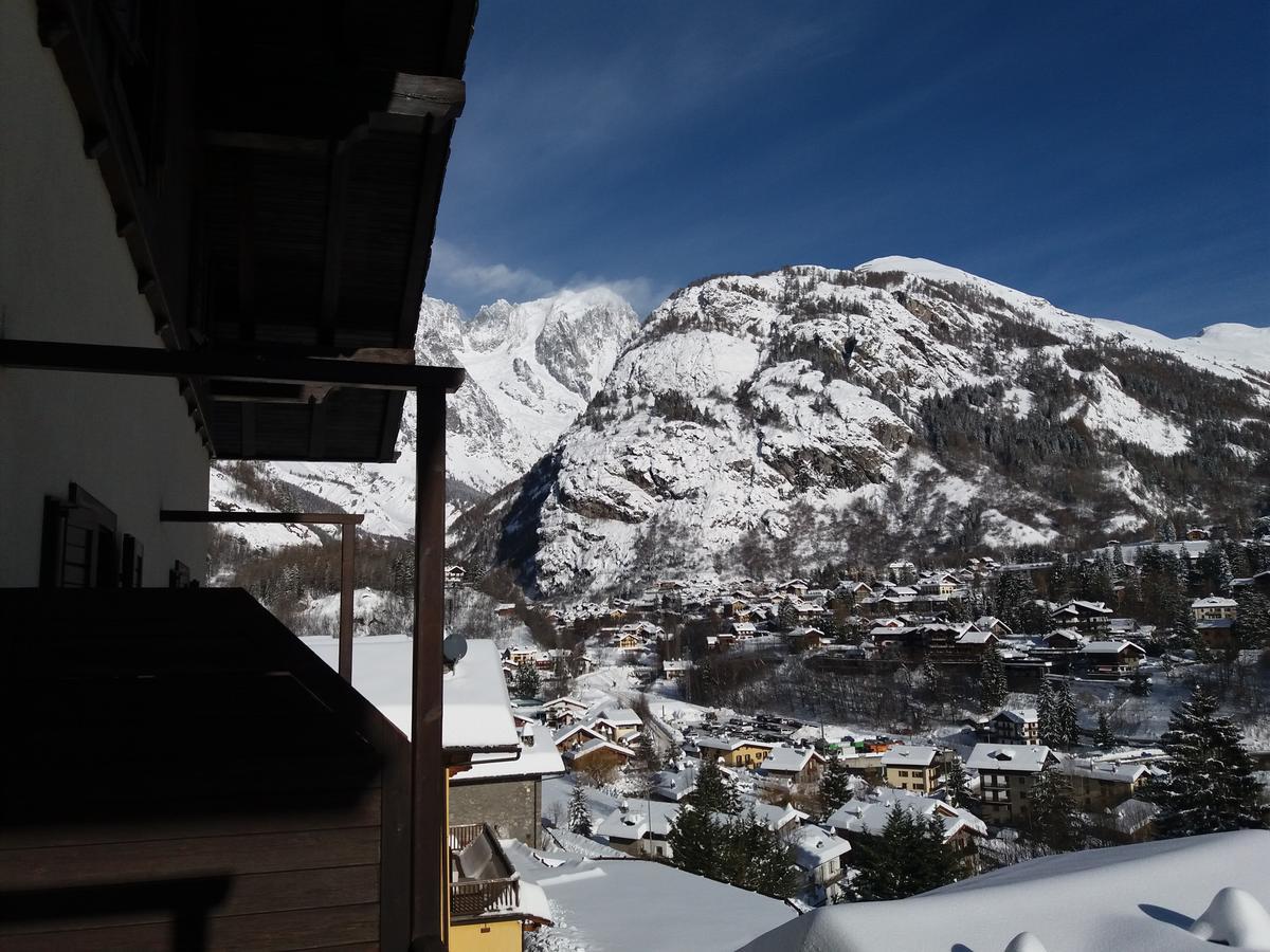 Hotel Ottoz Meublé Courmayeur Kültér fotó