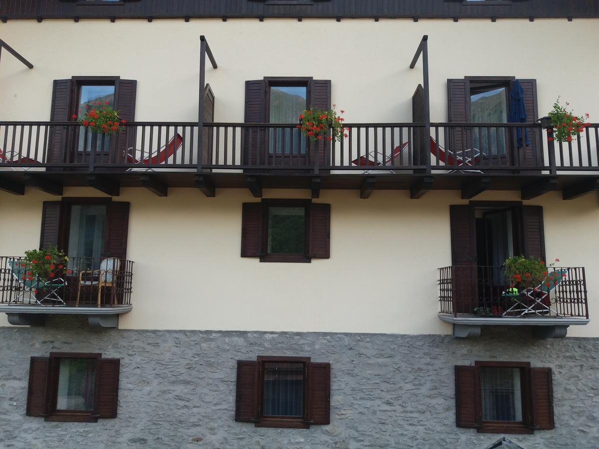 Hotel Ottoz Meublé Courmayeur Kültér fotó