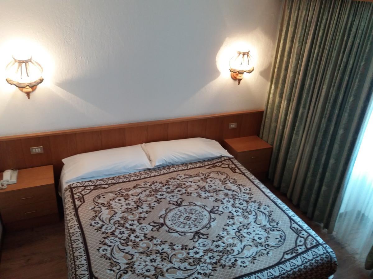 Hotel Ottoz Meublé Courmayeur Kültér fotó