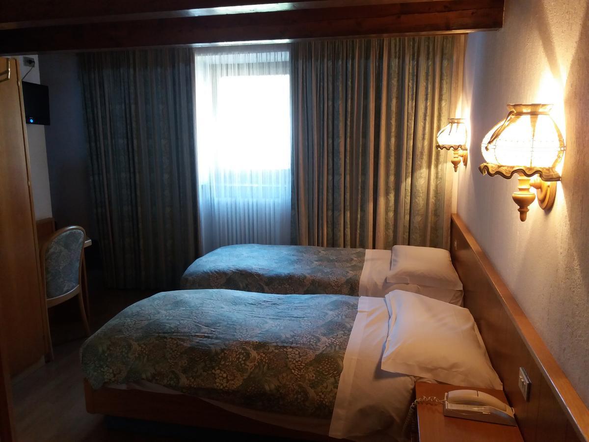 Hotel Ottoz Meublé Courmayeur Kültér fotó