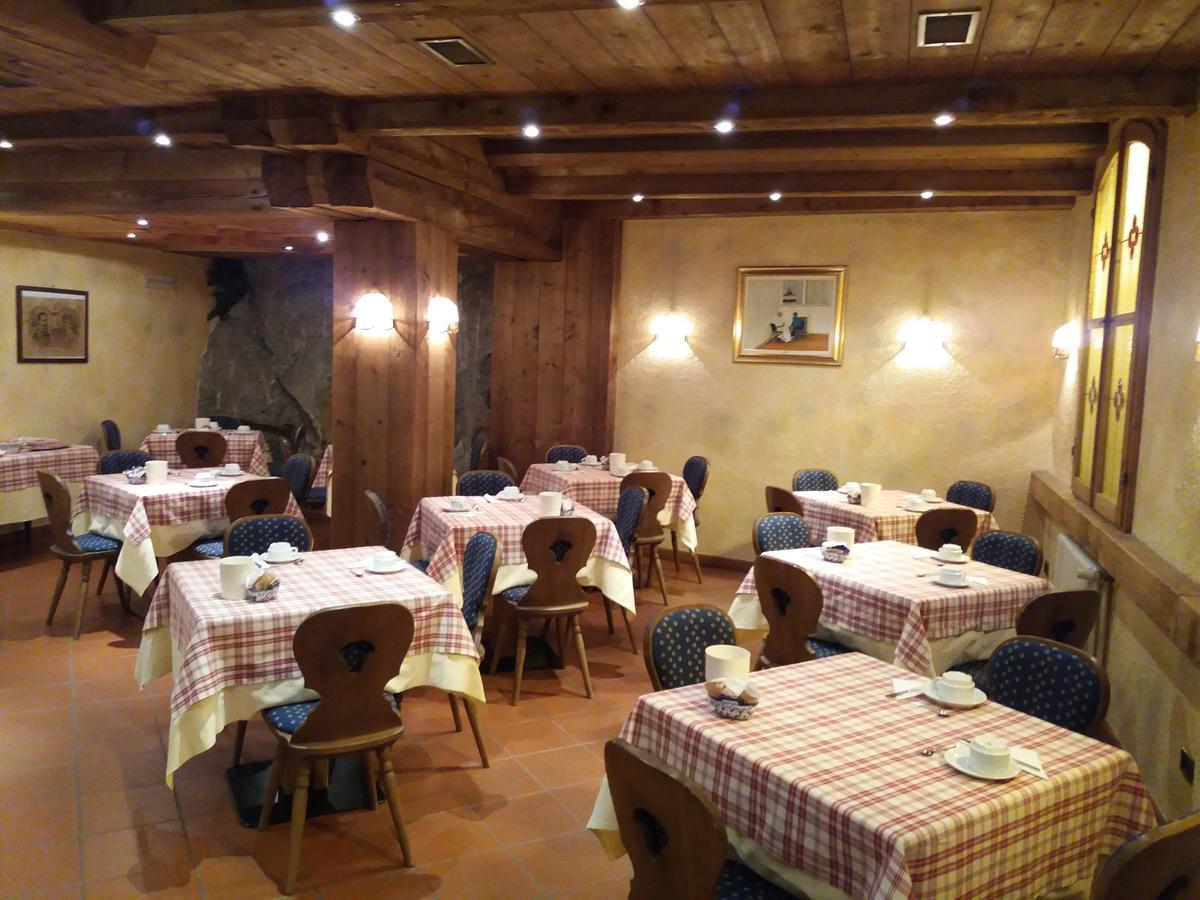 Hotel Ottoz Meublé Courmayeur Kültér fotó