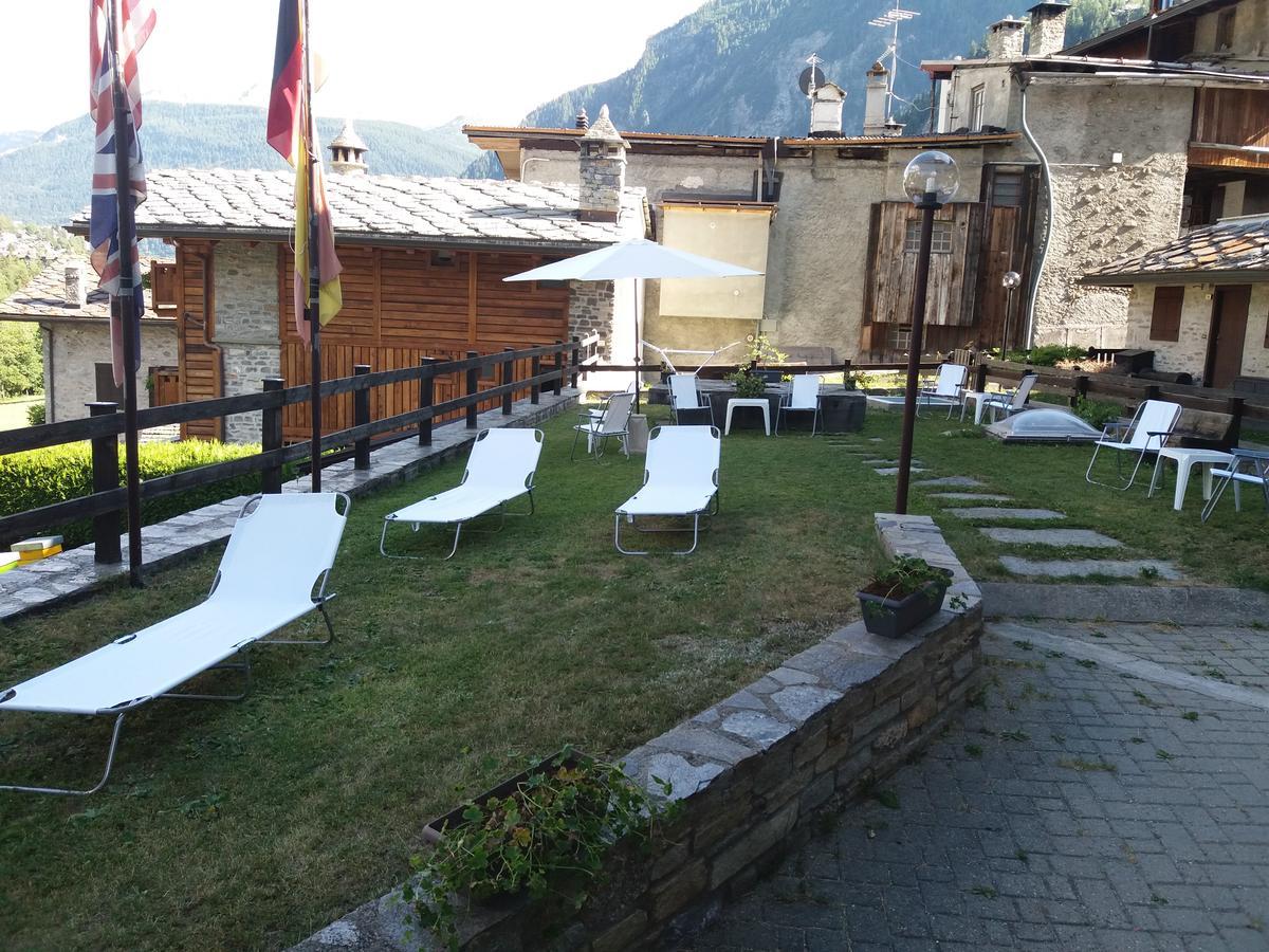 Hotel Ottoz Meublé Courmayeur Kültér fotó