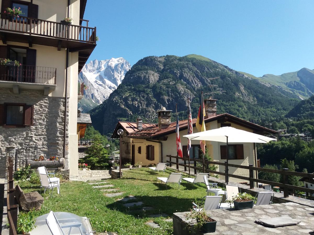 Hotel Ottoz Meublé Courmayeur Kültér fotó