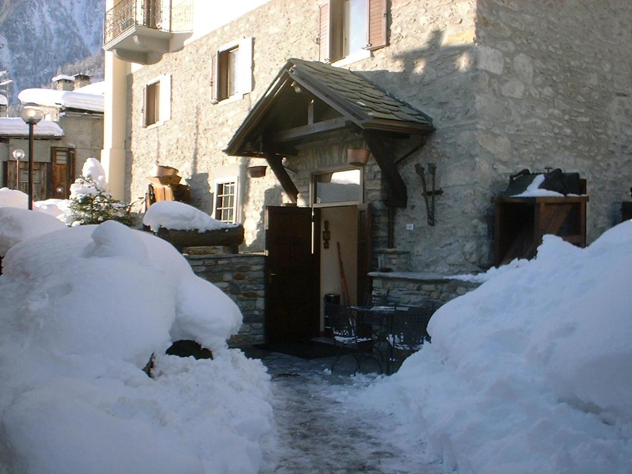 Hotel Ottoz Meublé Courmayeur Kültér fotó