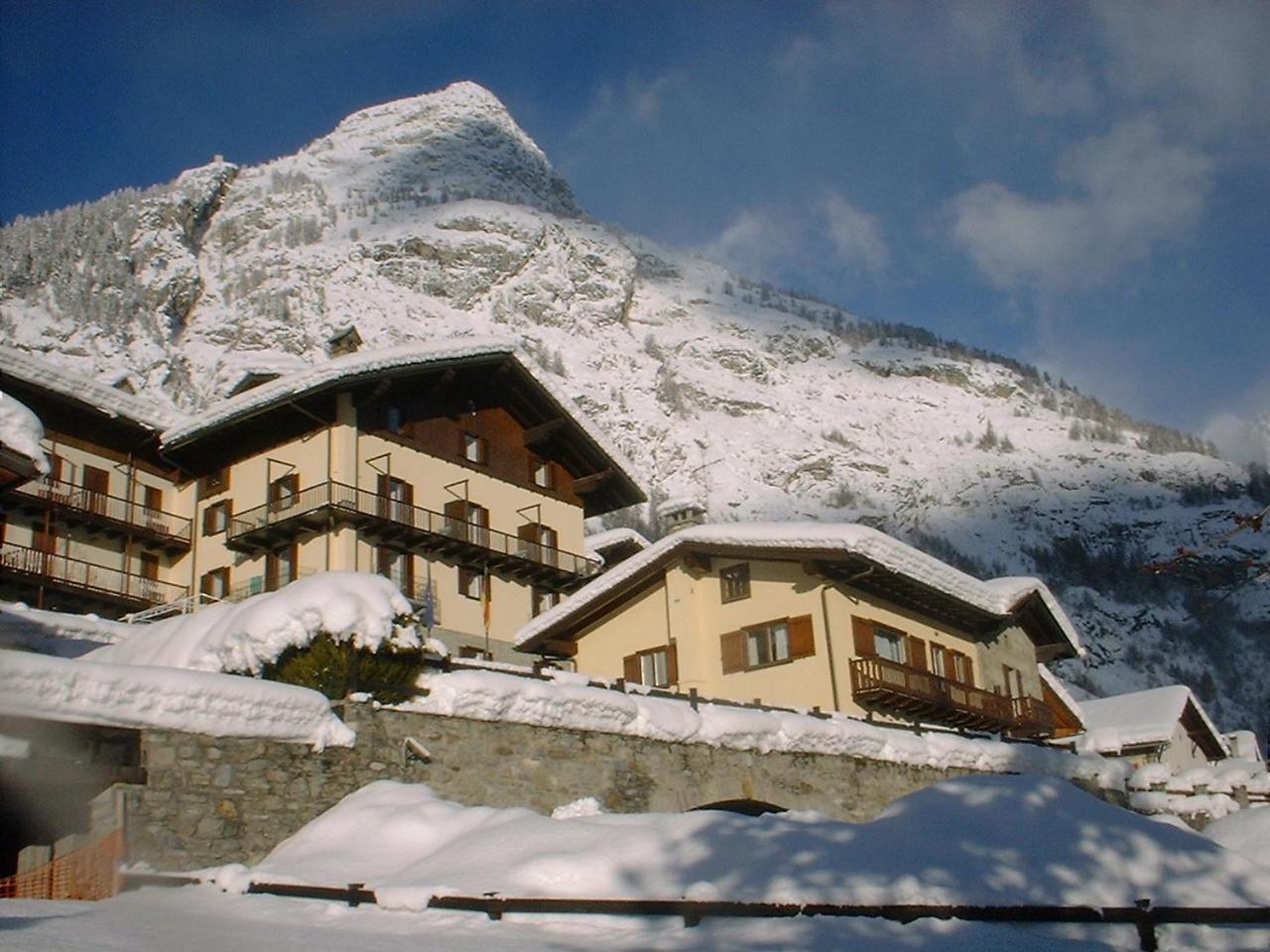 Hotel Ottoz Meublé Courmayeur Kültér fotó