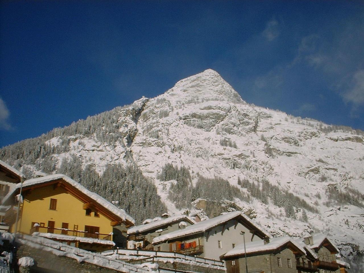 Hotel Ottoz Meublé Courmayeur Kültér fotó