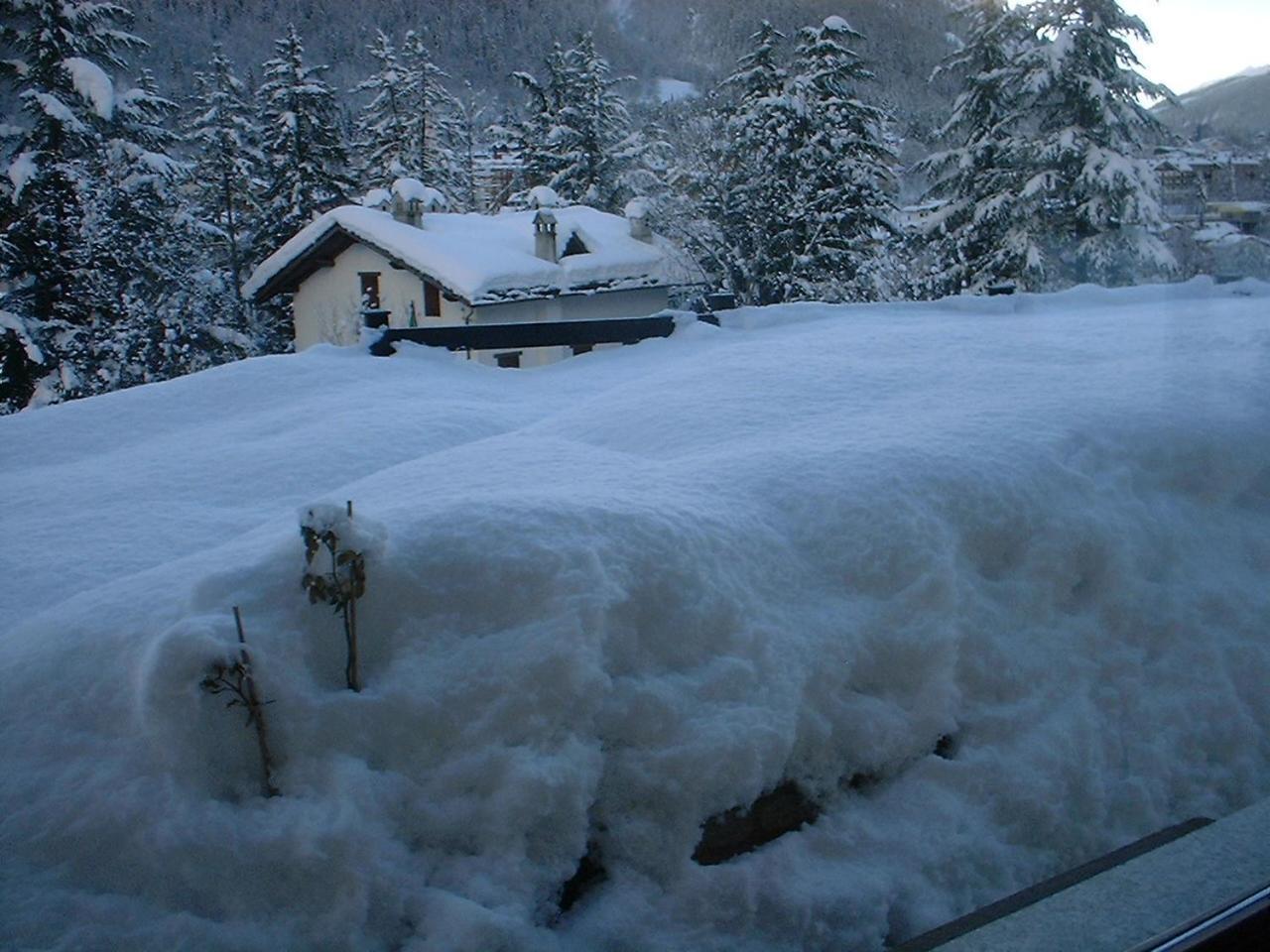 Hotel Ottoz Meublé Courmayeur Kültér fotó