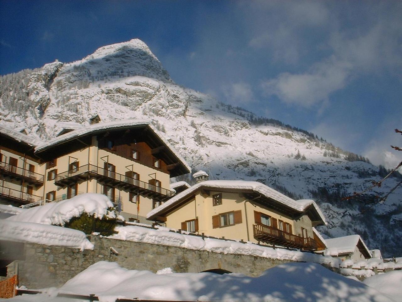 Hotel Ottoz Meublé Courmayeur Kültér fotó