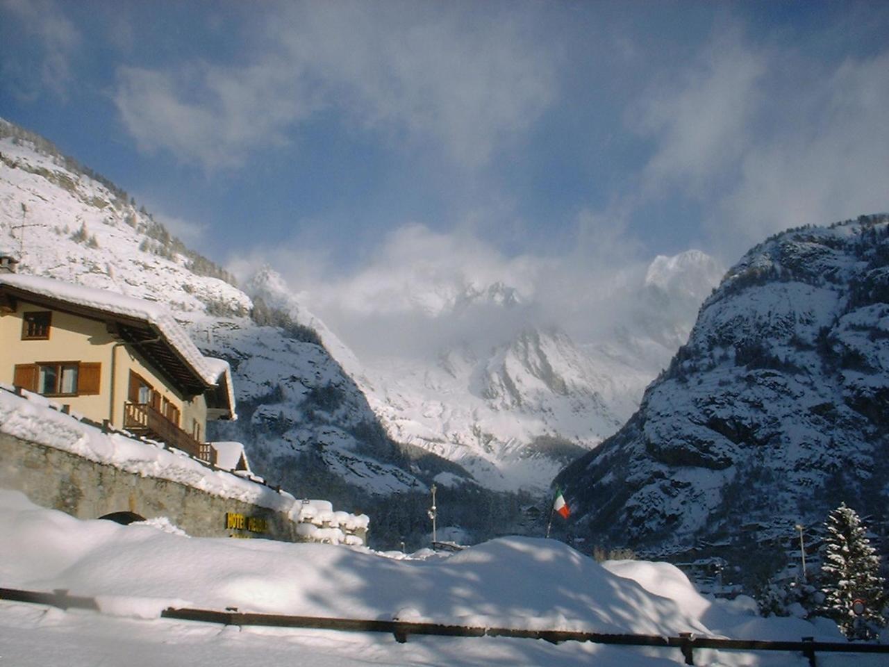 Hotel Ottoz Meublé Courmayeur Kültér fotó
