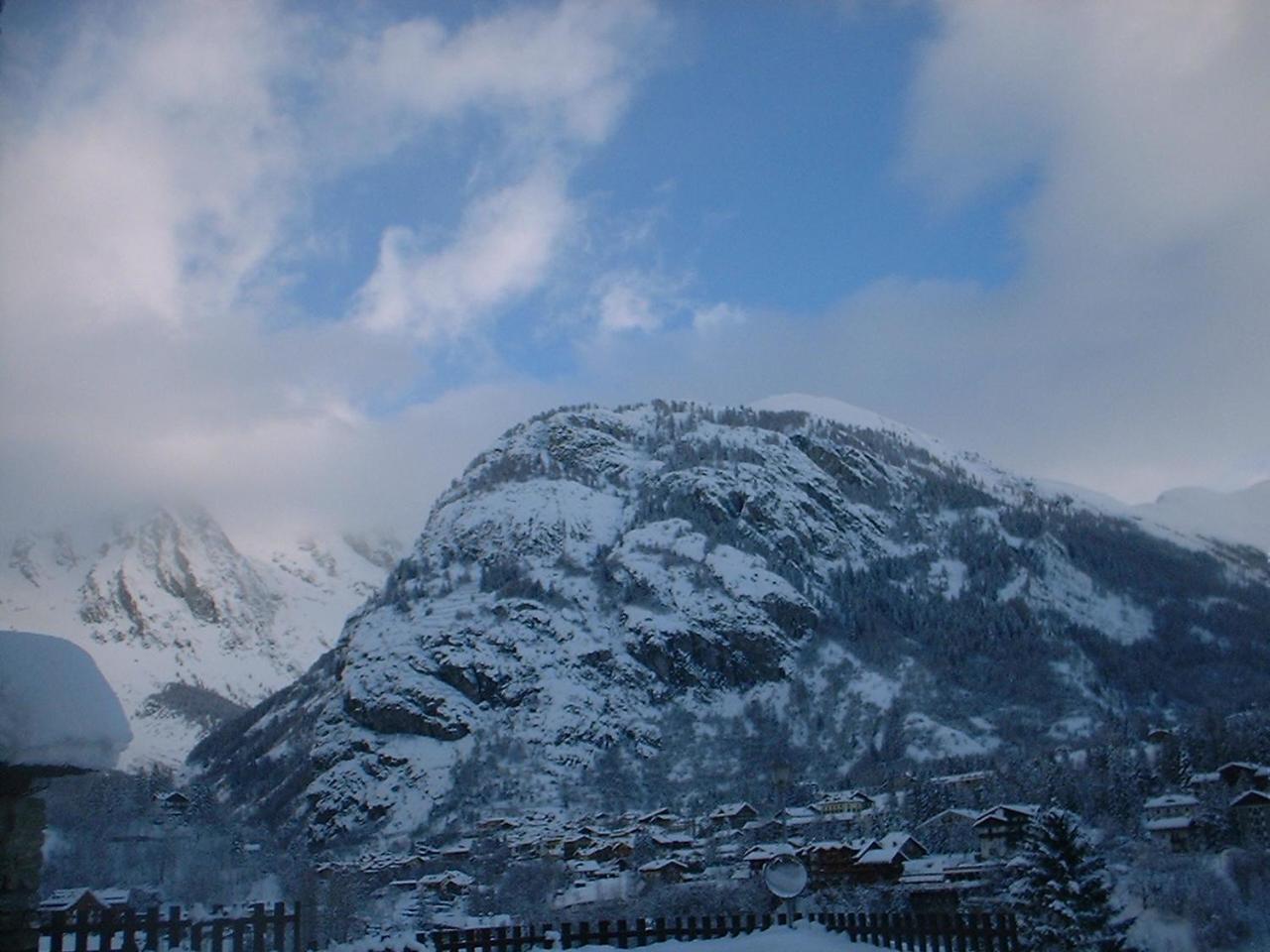 Hotel Ottoz Meublé Courmayeur Kültér fotó