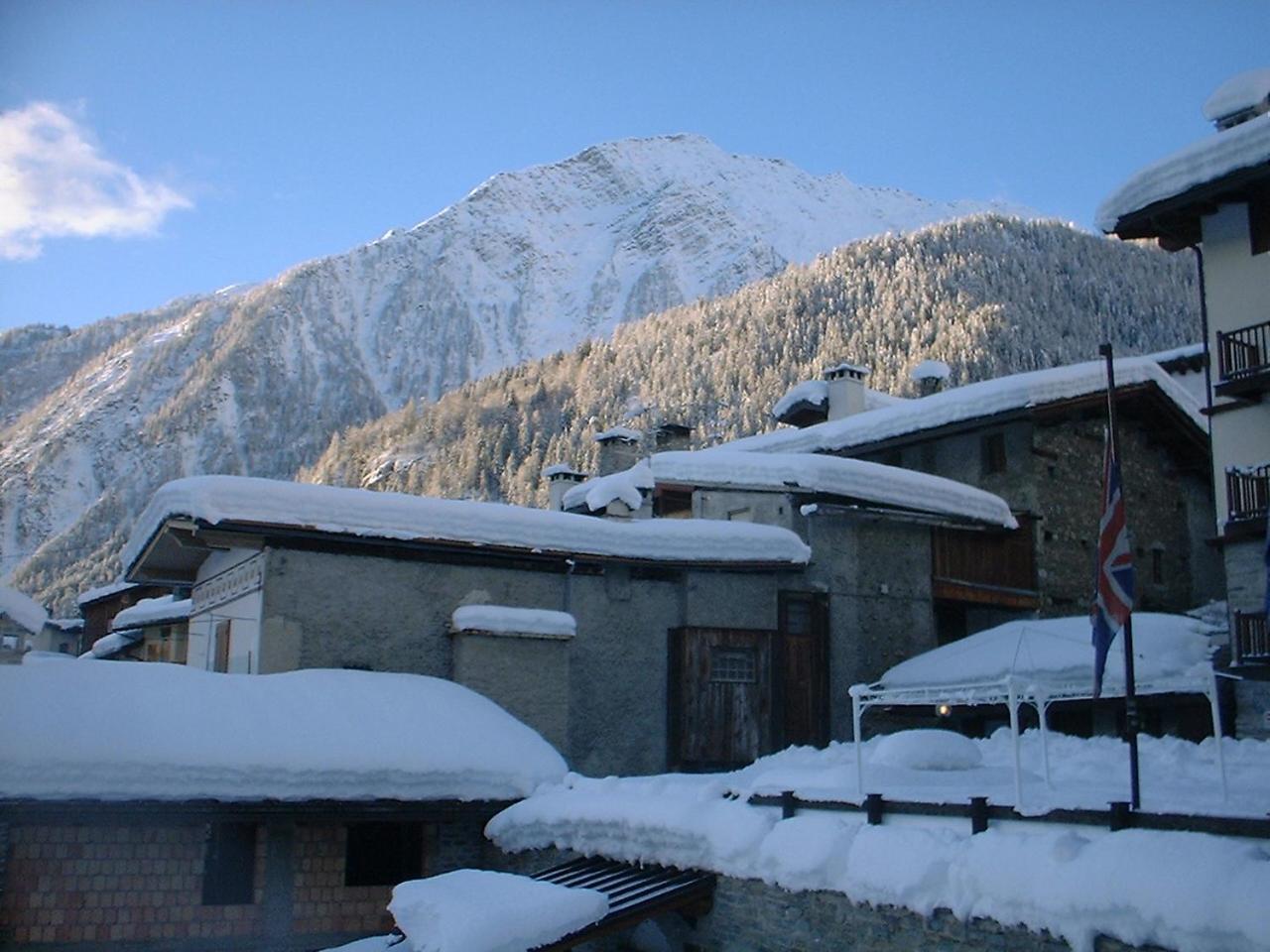 Hotel Ottoz Meublé Courmayeur Kültér fotó